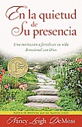 En La Quietud de Su Presencia: Una Invitacion a Fortalecer Su Vida Devocional Con Dios