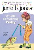 Junie B. Jones Smells Something Fishy (Junie B. Jones #12)