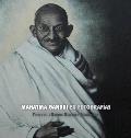 Mahatma Gandhi en Fotograf?as: Prefacio de la Gandhi Research Foundation - a Todo Color