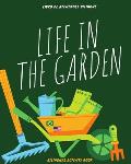 Life in the Garden: bilingual activity book: Coloring, counting, drawing, and writing activities in English and Portuguese - Atividades de